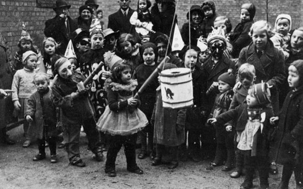 Children Fastelavn Cat in barrel - vintage - slå katten af tønden | Scandinavia Standard