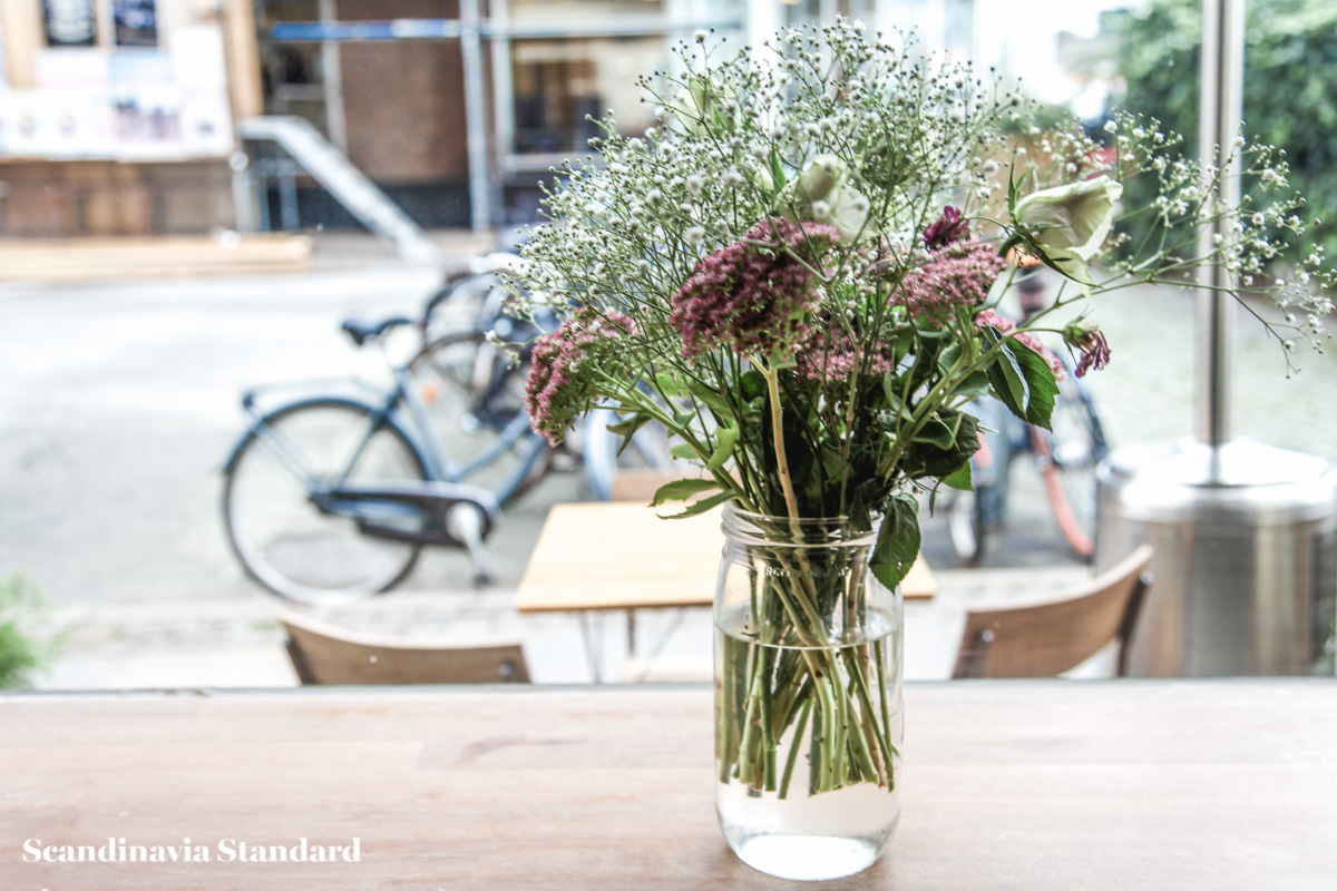 Flowers at Je T'aime Copenhagen | Scandinavia Standard