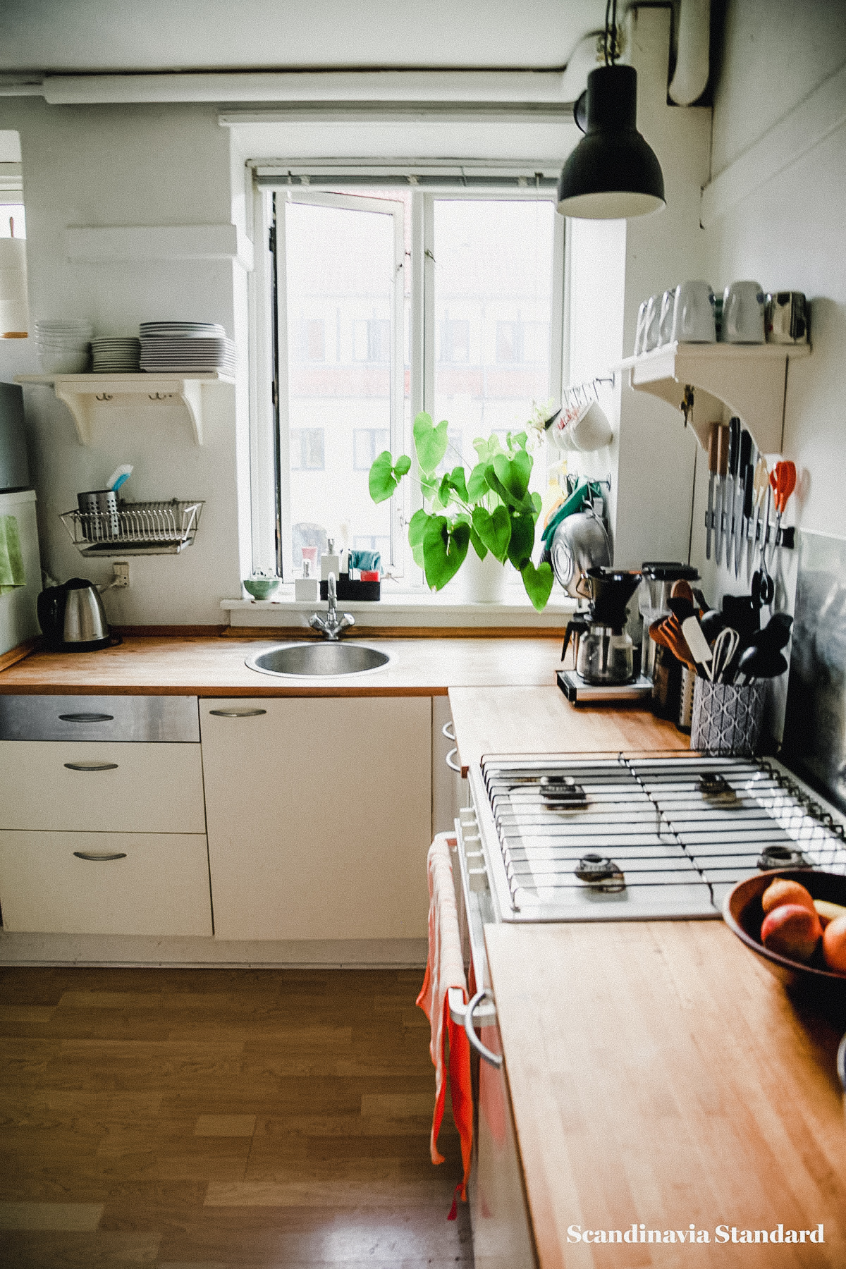 the-white-room-rebeccas-nordvest-apartment-copenhagen-interiors-scandianvia-standard-8993
