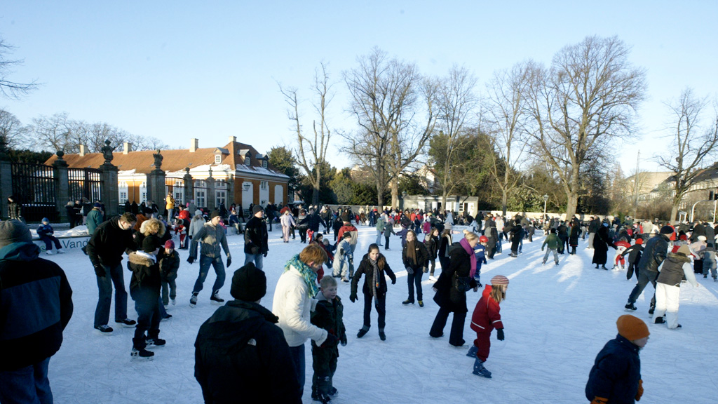 skating-at-frederiksberg-rundel